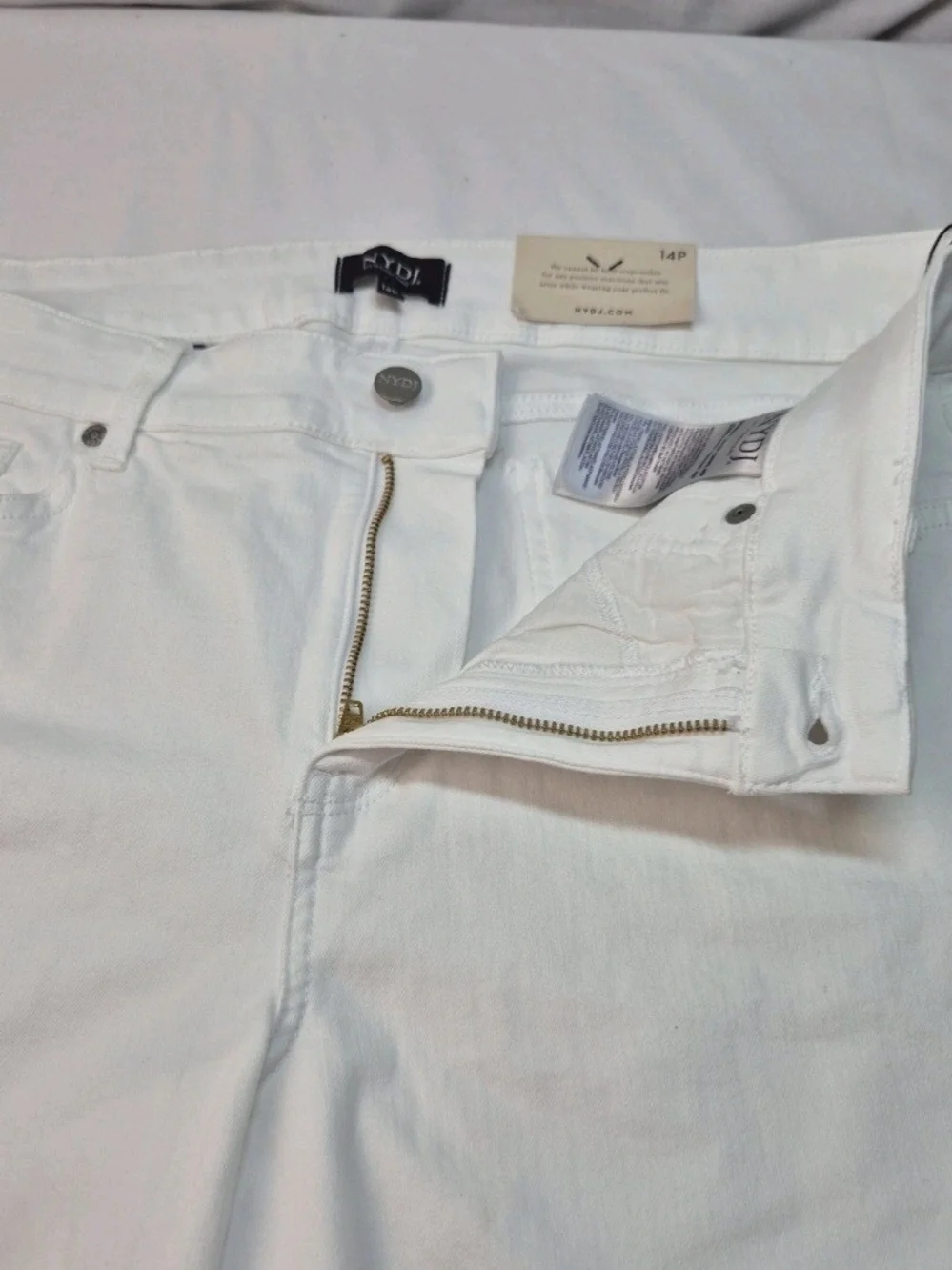 Nydj Women's Shorts Bermuda Size 14P Petite Optic White Stretch NWT 34